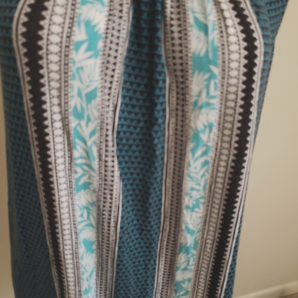 Croft & Barrow Medium Black and Green Pattern Top - Picture 5 of 9